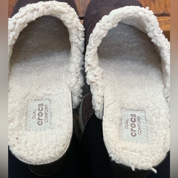 Crocs Brown Suede Wedge FauxFur - excellent shape-like new-no wear/no scuffs! 8s - Picture 4 of 7